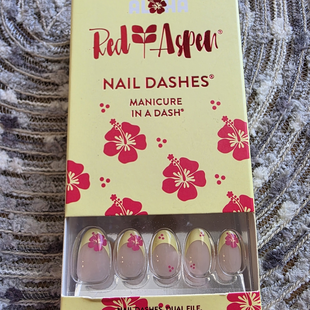 Red Aspen Nail Dashes with Floral Design